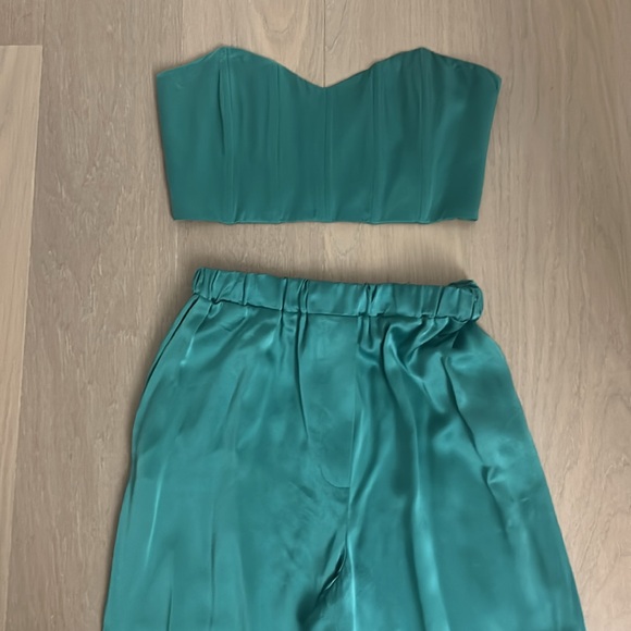 Satin set - Picture 2 of 4